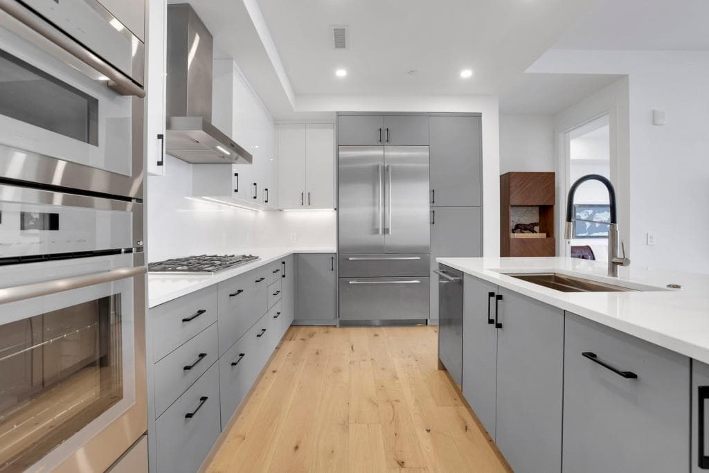 2 bedroom, 3 bathroom, 1,470 sq ft condominium for sale at 2425 Peachtree Road 803, Atlanta, GA 30305 — photo 6