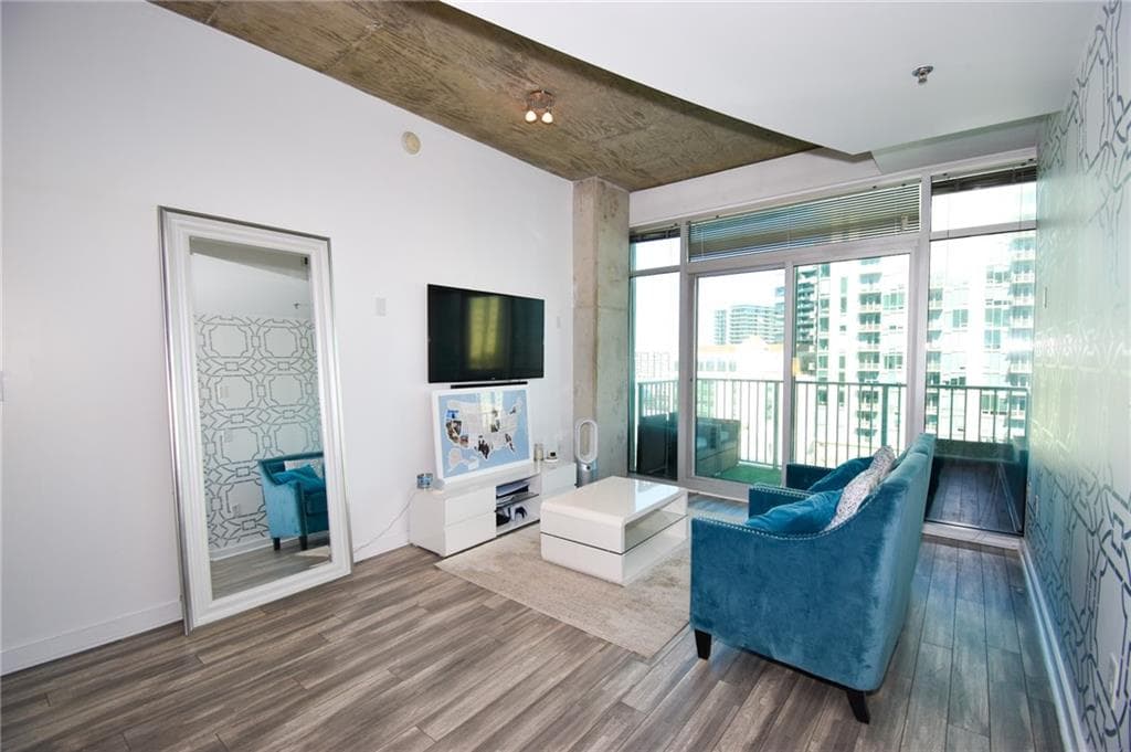 1 bedroom, 1 bathroom, 779 sq ft condominium for sale at 250 Pharr Road 1103, Atlanta, GA 30305 — photo 3