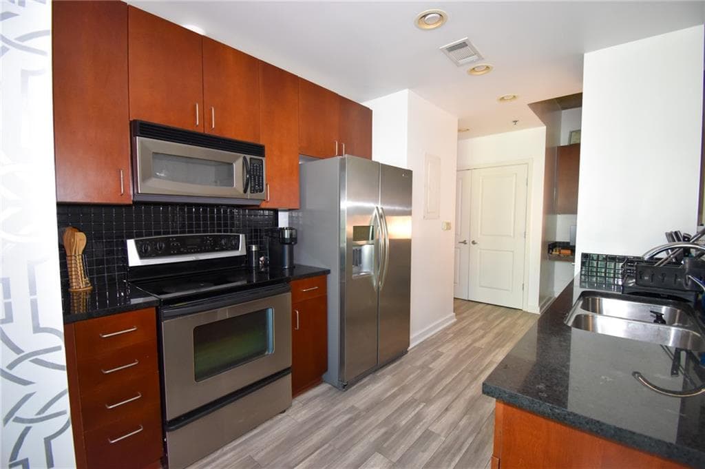 1 bedroom, 1 bathroom, 779 sq ft condominium for sale at 250 Pharr Road 1103, Atlanta, GA 30305 — photo 6