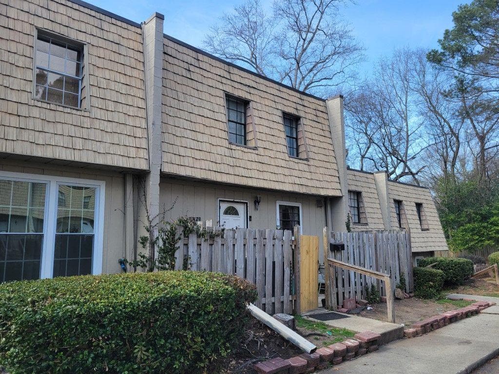 3 bedroom, 4 bathroom, 1,836 sq ft condominium sold at 6423 Woodstone Terrace, Morrow, GA 30260