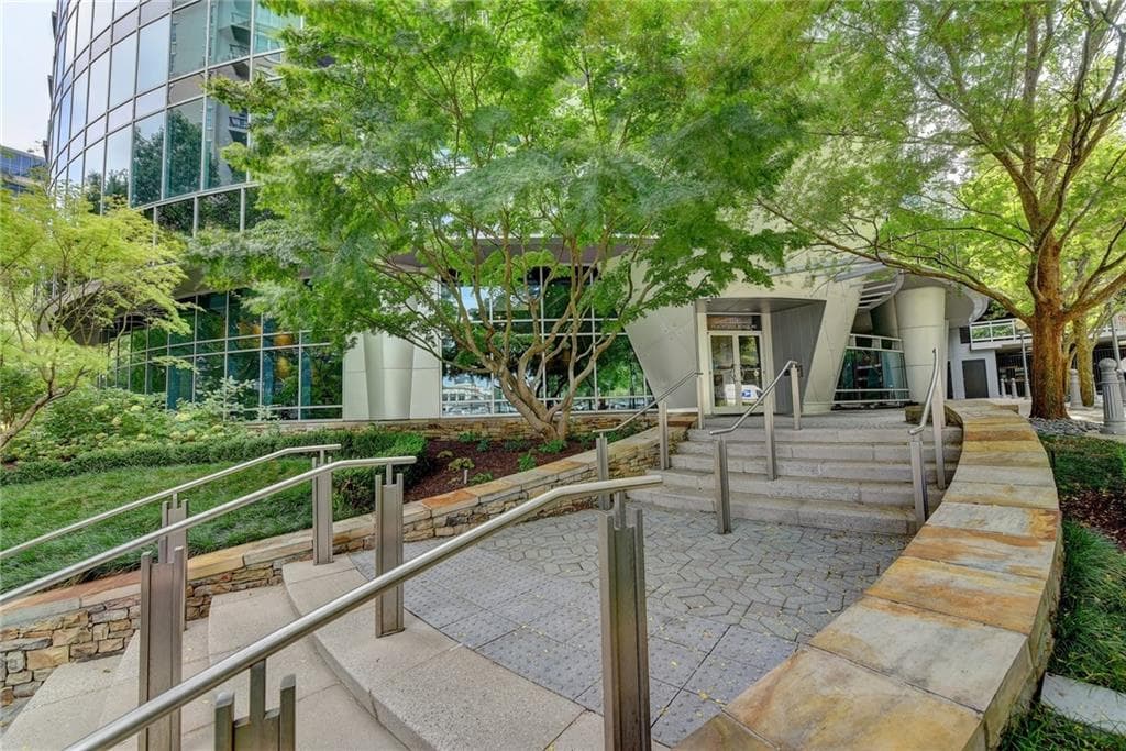 2 bedroom, 2 bathroom, 1,266 sq ft condominium for sale at 3338 Peachtree Road 1102, Atlanta, GA 30326 — photo 4