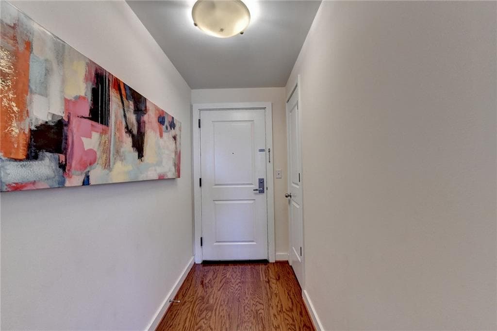 2 bedroom, 2 bathroom, 1,266 sq ft condominium for sale at 3338 Peachtree Road 1102, Atlanta, GA 30326 — photo 6