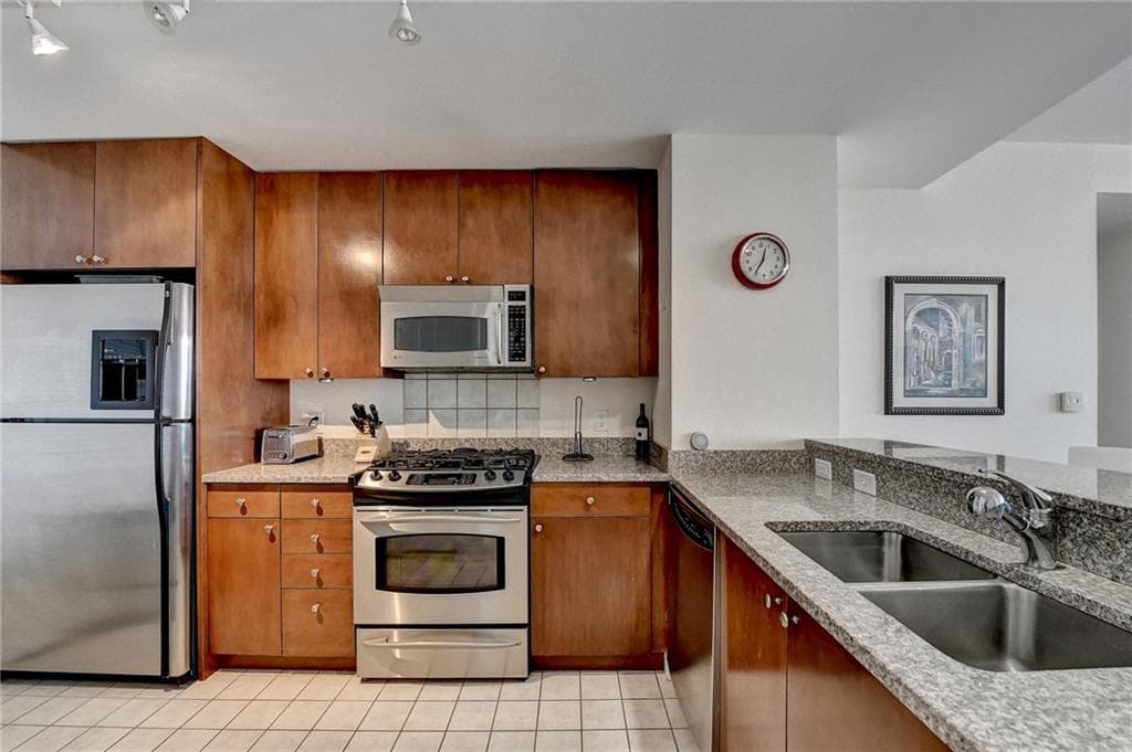 2 bedroom, 2 bathroom, 1,266 sq ft condominium for sale at 3338 Peachtree Road 1102, Atlanta, GA 30326 — photo 8
