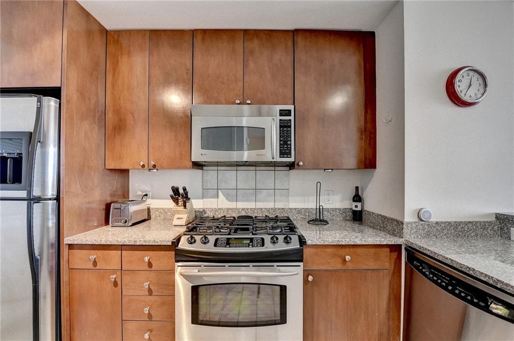 2 bedroom, 2 bathroom, 1,266 sq ft condominium for sale at 3338 Peachtree Road 1102, Atlanta, GA 30326 — photo 10