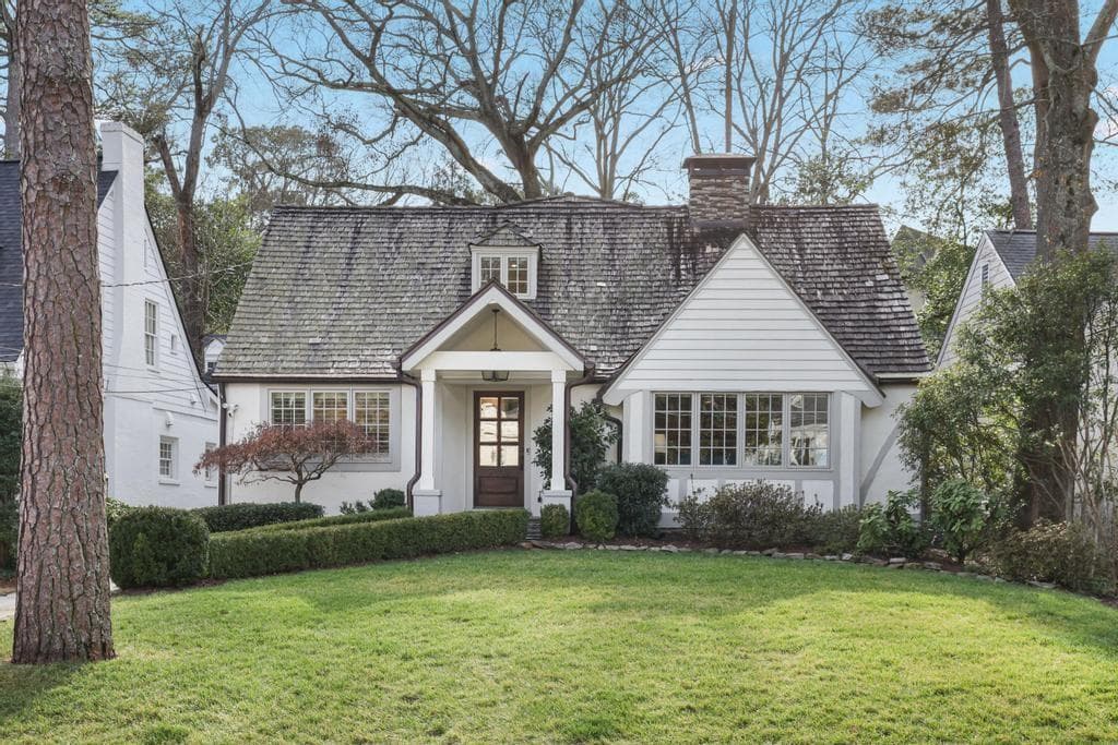 4 bedroom, 4 bathroom, 2,900 sq ft single family residence sold at 2802 Alpine Road, Atlanta, GA 30305