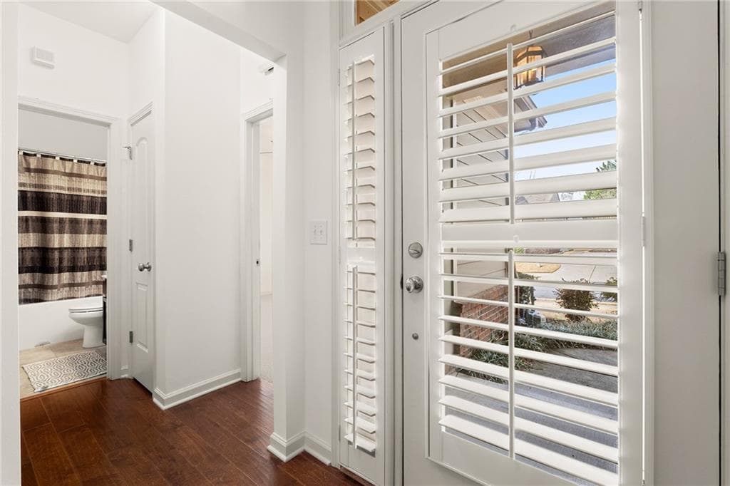 4 bedroom, 3 bathroom, 2,450 sq ft townhouse under contract at 117 Heritage Pointe, Woodstock, GA 30189 — photo 4