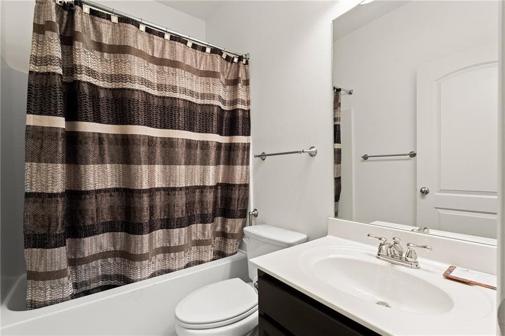 4 bedroom, 3 bathroom, 2,450 sq ft townhouse under contract at 117 Heritage Pointe, Woodstock, GA 30189 — photo 7