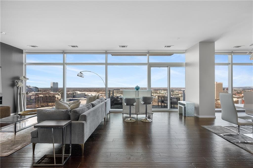 2 bedroom, 3 bathroom, 1,839 sq ft condominium under contract at 45 Ivan Allen Jr Boulevard 2603, Atlanta, GA 30308 — photo 3