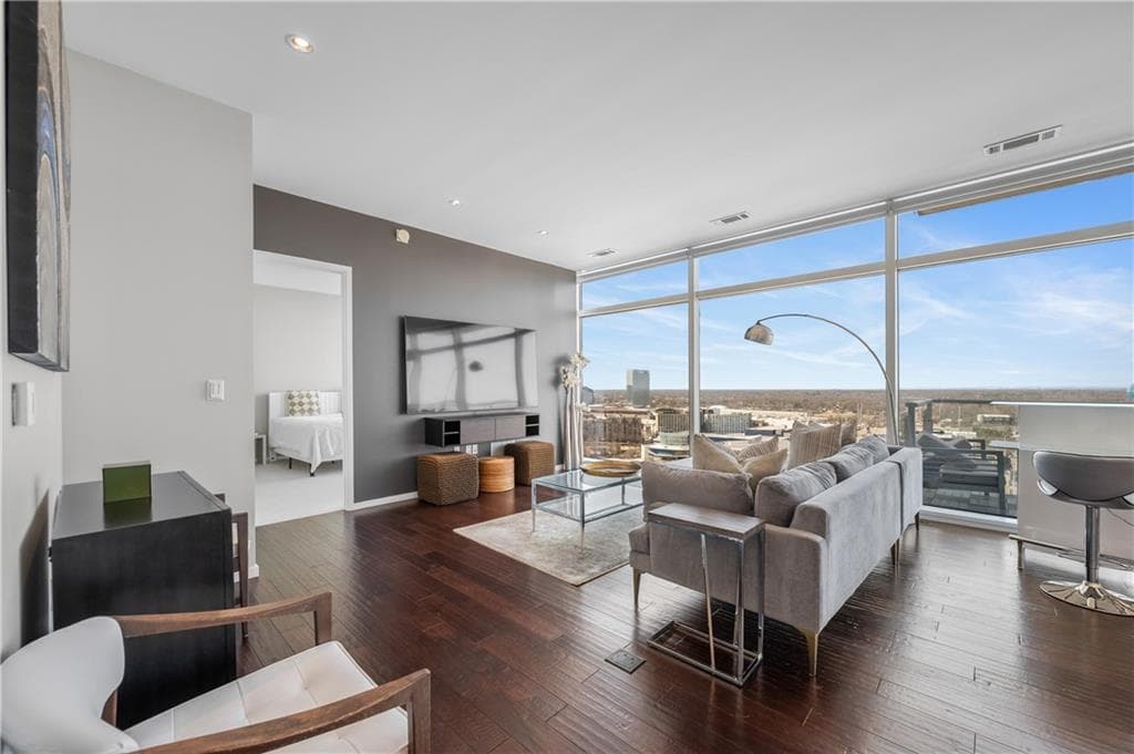 2 bedroom, 3 bathroom, 1,839 sq ft condominium under contract at 45 Ivan Allen Jr Boulevard 2603, Atlanta, GA 30308 — photo 4