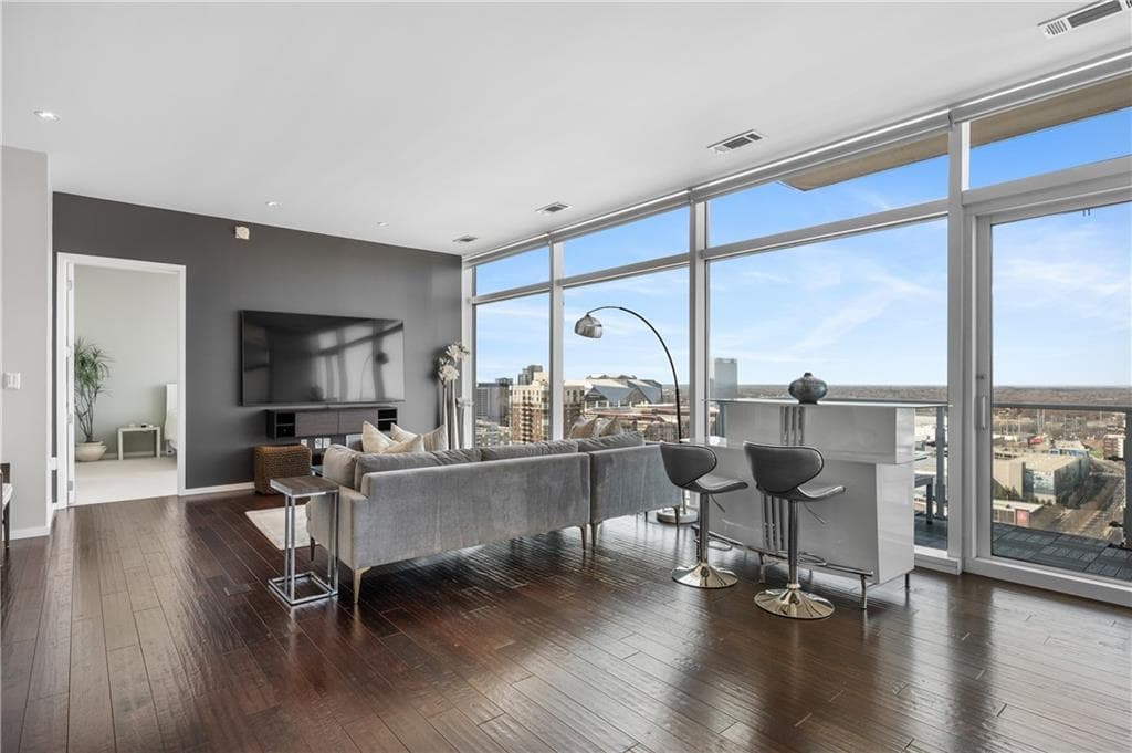 2 bedroom, 3 bathroom, 1,839 sq ft condominium under contract at 45 Ivan Allen Jr Boulevard 2603, Atlanta, GA 30308 — photo 7