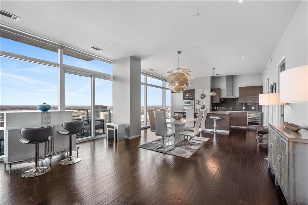 2 bedroom, 3 bathroom, 1,839 sq ft condominium under contract at 45 Ivan Allen Jr Boulevard 2603, Atlanta, GA 30308 — photo 10