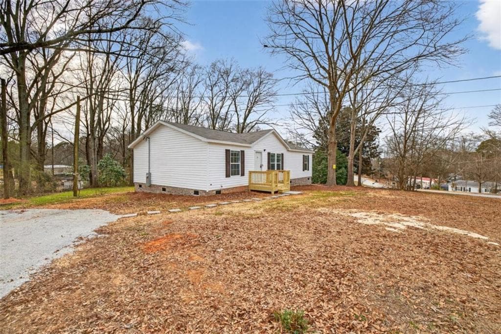 3 bedroom, 2 bathroom, 1,344 sq ft single family residence for sale at 720 Woodland Circle, Loganville, GA 30052 — photo 2