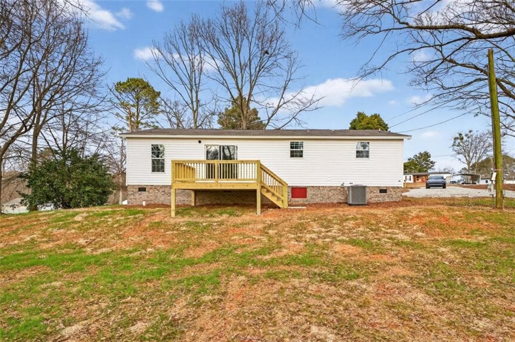 3 bedroom, 2 bathroom, 1,344 sq ft single family residence for sale at 720 Woodland Circle, Loganville, GA 30052 — photo 5