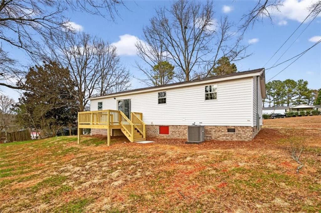 3 bedroom, 2 bathroom, 1,344 sq ft single family residence for sale at 720 Woodland Circle, Loganville, GA 30052 — photo 6
