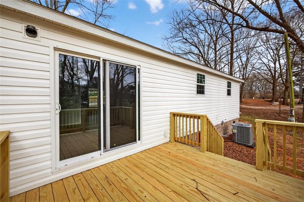 3 bedroom, 2 bathroom, 1,344 sq ft single family residence for sale at 720 Woodland Circle, Loganville, GA 30052 — photo 8
