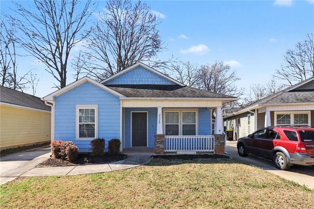 3 bedroom, 2 bathroom, 1,315 sq ft single family residence under contract at 2329 Glebe Court, Hampton, GA 30228