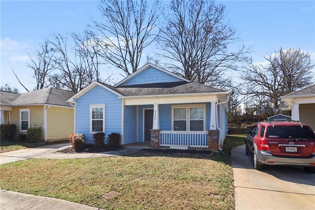 3 bedroom, 2 bathroom, 1,315 sq ft single family residence under contract at 2329 Glebe Court, Hampton, GA 30228 — photo 2