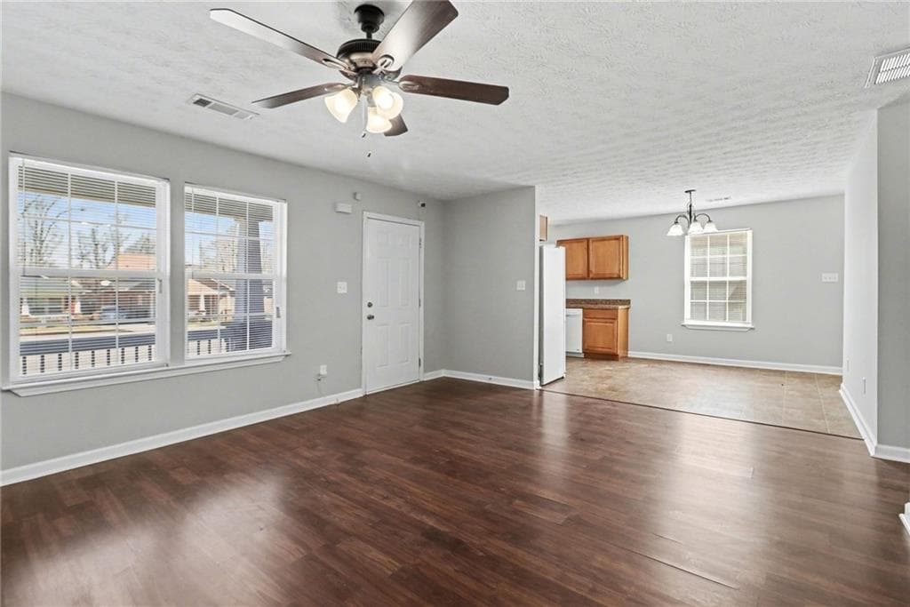 3 bedroom, 2 bathroom, 1,315 sq ft single family residence under contract at 2329 Glebe Court, Hampton, GA 30228 — photo 4