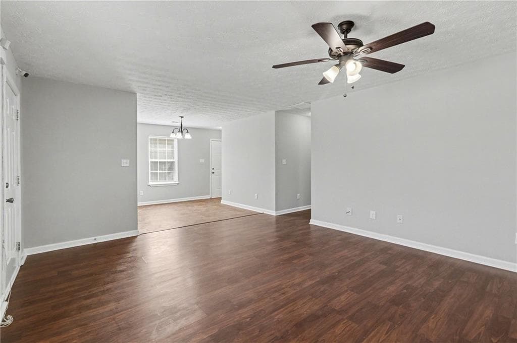3 bedroom, 2 bathroom, 1,315 sq ft single family residence under contract at 2329 Glebe Court, Hampton, GA 30228 — photo 5