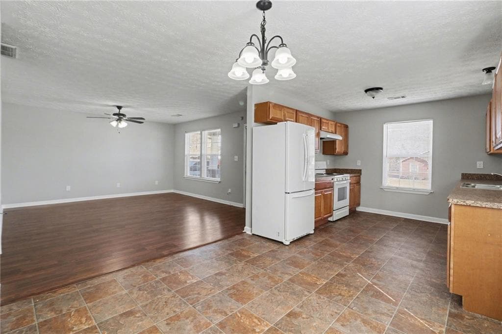 3 bedroom, 2 bathroom, 1,315 sq ft single family residence under contract at 2329 Glebe Court, Hampton, GA 30228 — photo 7