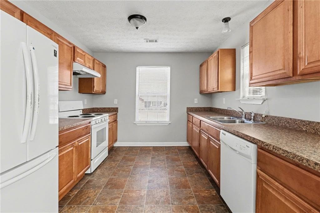 3 bedroom, 2 bathroom, 1,315 sq ft single family residence under contract at 2329 Glebe Court, Hampton, GA 30228 — photo 8