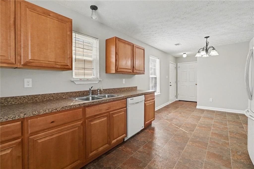 3 bedroom, 2 bathroom, 1,315 sq ft single family residence under contract at 2329 Glebe Court, Hampton, GA 30228 — photo 9