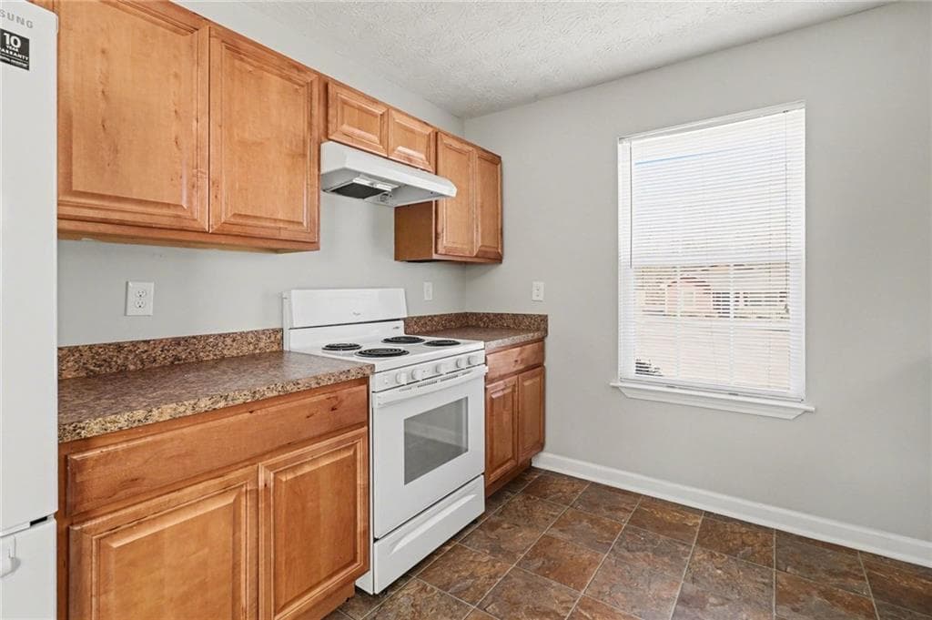 3 bedroom, 2 bathroom, 1,315 sq ft single family residence under contract at 2329 Glebe Court, Hampton, GA 30228 — photo 10
