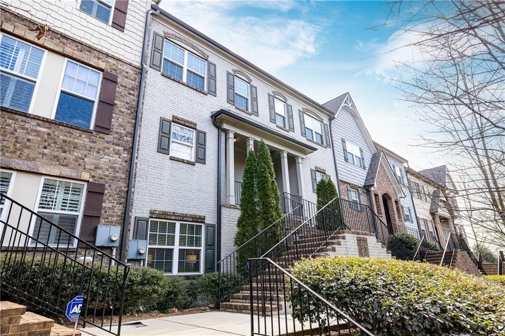 3 bedroom, 4 bathroom, 2,880 sq ft townhouse sold at 2140 Havenwood Trail, Atlanta, GA 30319