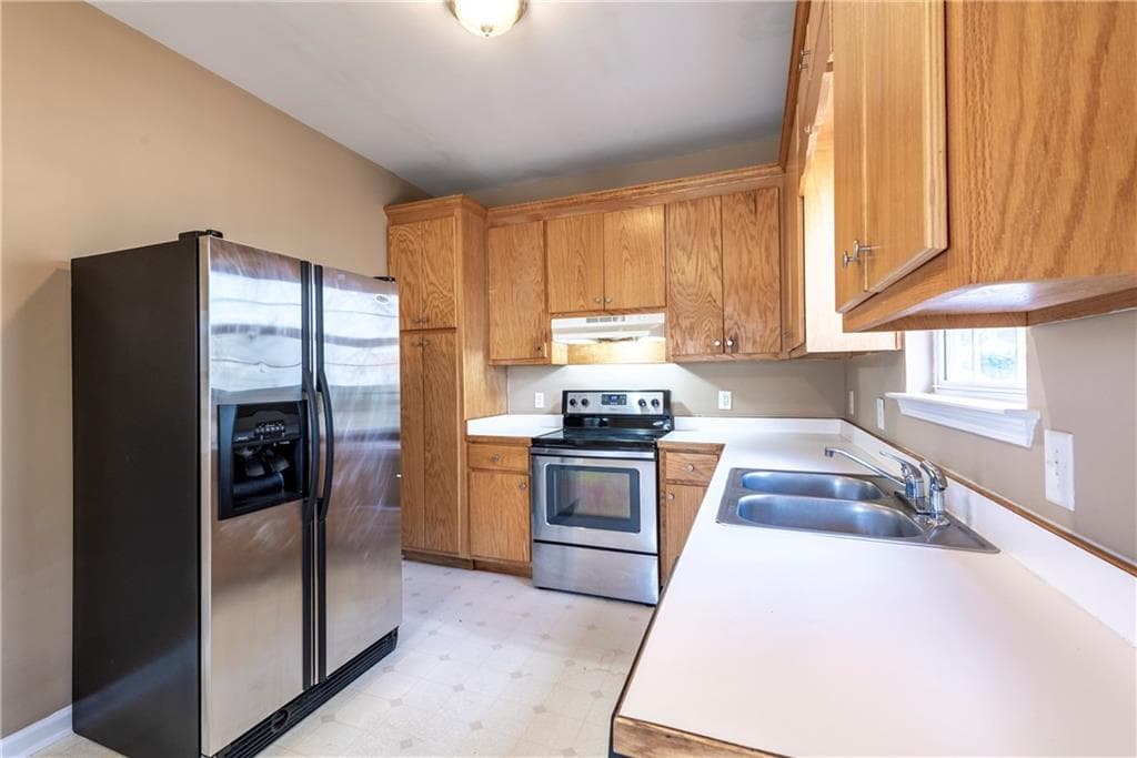3 bedroom, 2 bathroom, 1,352 sq ft single family residence for sale at 5385 Renault Street, Cumming, GA 30041 — photo 5