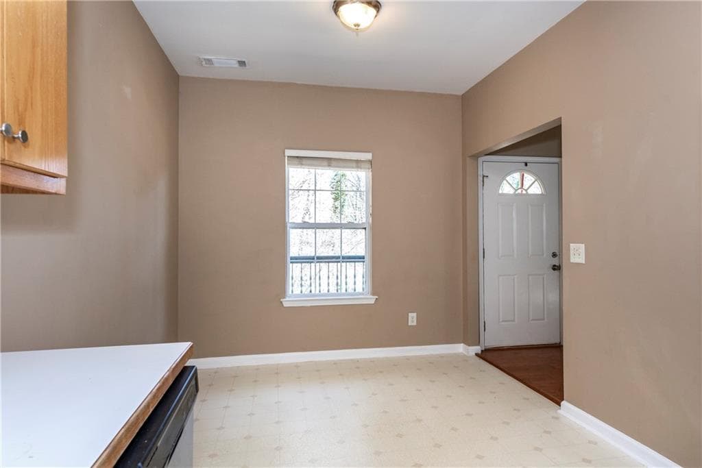 3 bedroom, 2 bathroom, 1,352 sq ft single family residence for sale at 5385 Renault Street, Cumming, GA 30041 — photo 7
