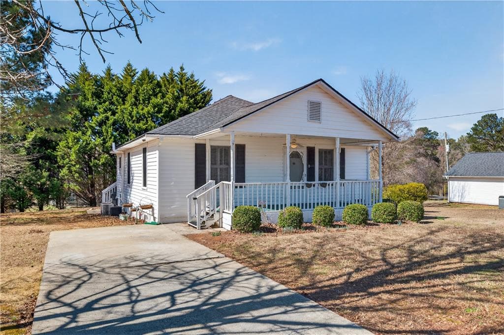 2 bedroom, 1 bathroom, 1,048 sq ft single family residence sold at 6076 Allen Road, Mableton, GA 30126