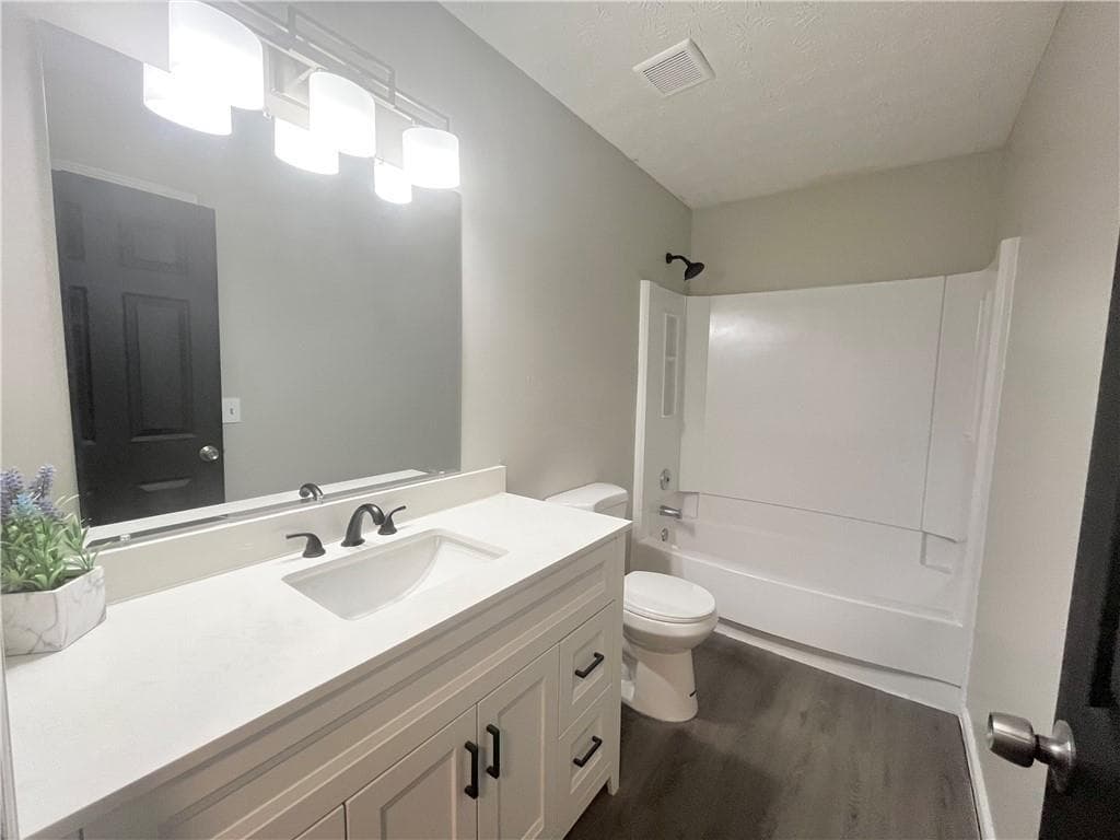 3 bedroom, 3 bathroom, 1,994 sq ft single family residence for sale at 4977 Wynhurst Way, Stone Mountain, GA 30088 — photo 4