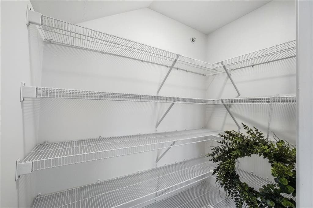 1 bedroom, 2 bathroom, 1,121 sq ft condominium under contract at 6625 Sterling Drive, Atlanta, GA 30328 — photo 8