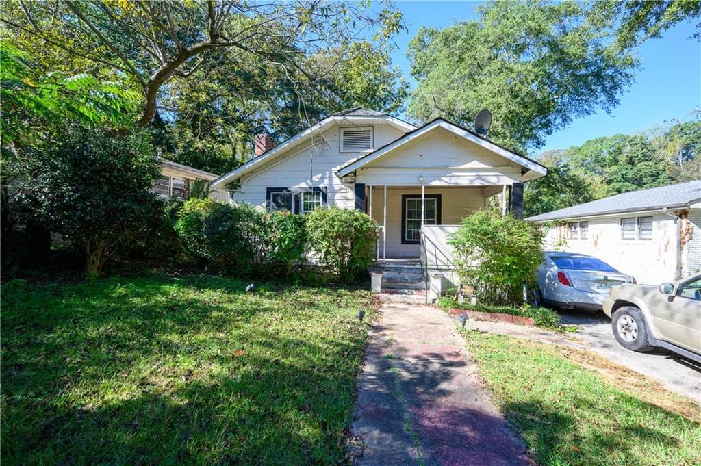 5 bedroom, 3 bathroom, 2,100 sq ft single family residence for sale at 728 Center Hill Avenue, Atlanta, GA 30318 — photo 1 of 15