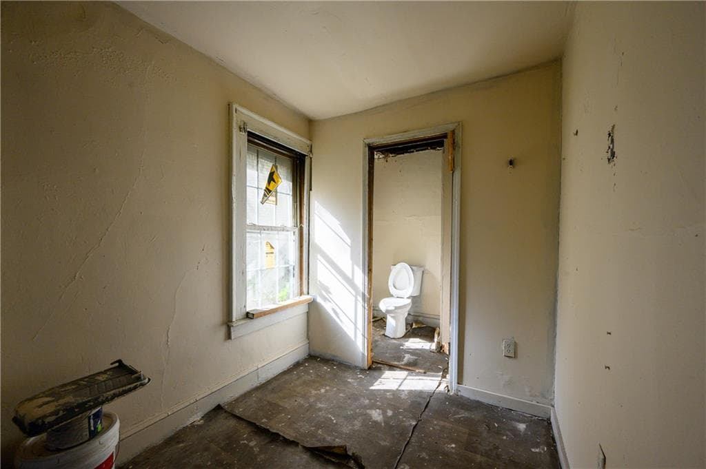 5 bedroom, 3 bathroom, 2,100 sq ft single family residence for sale at 728 Center Hill Avenue, Atlanta, GA 30318 — photo 4