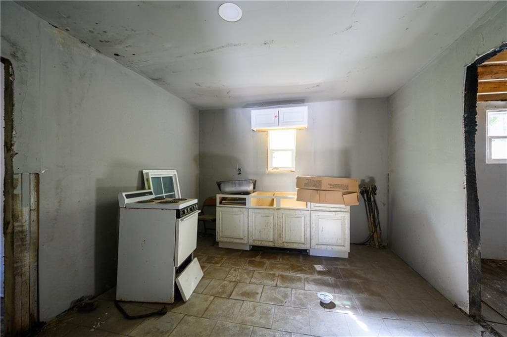 5 bedroom, 3 bathroom, 2,100 sq ft single family residence for sale at 728 Center Hill Avenue, Atlanta, GA 30318 — photo 5