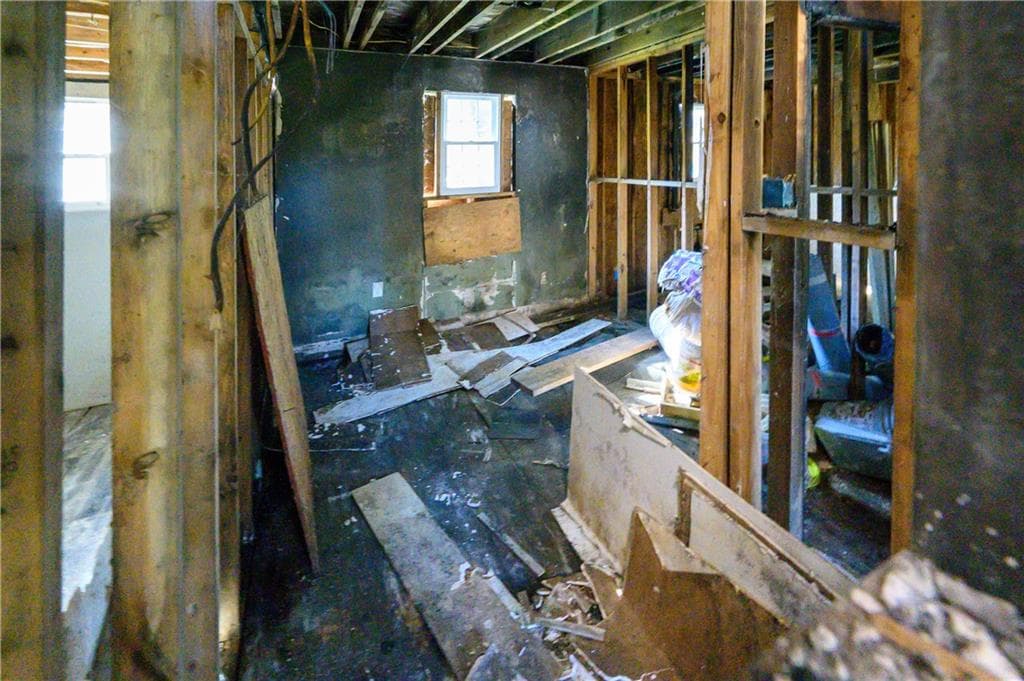 5 bedroom, 3 bathroom, 2,100 sq ft single family residence for sale at 728 Center Hill Avenue, Atlanta, GA 30318 — photo 6
