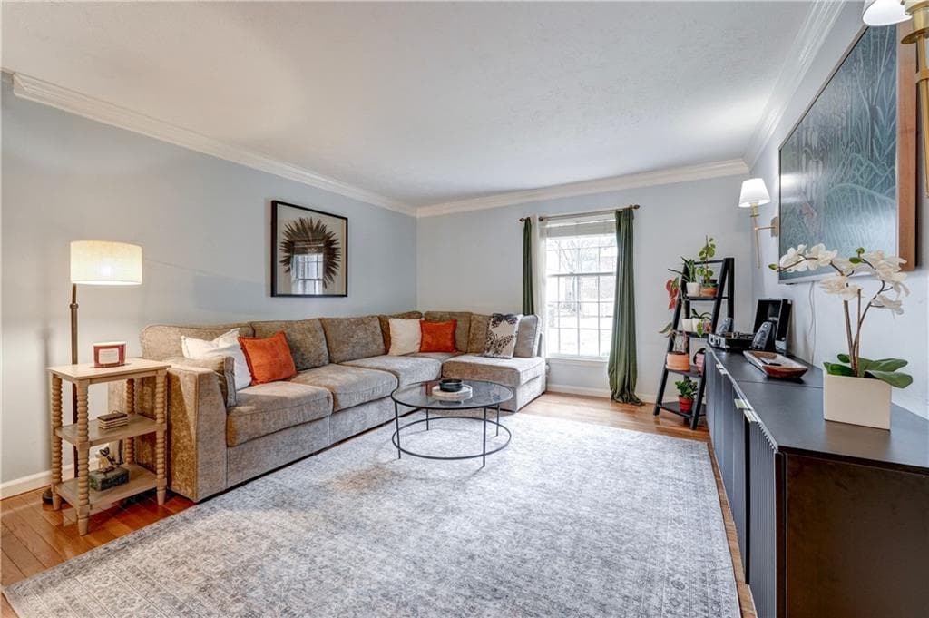 3 bedroom, 2 bathroom, 1,216 sq ft condominium sold at 6700 Roswell Road 4B, Atlanta, GA 30328