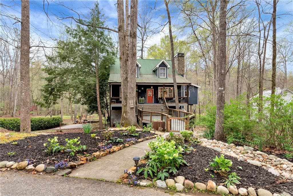 4 bedroom, 3 bathroom, 2,999 sq ft single family residence for sale at 1060 Golden Avenue, Dahlonega, GA 30533 — photo 4