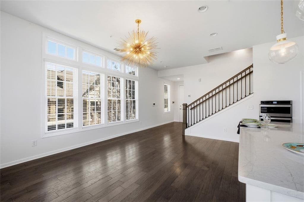 1 bedroom, 2 bathroom, 1,121 sq ft condominium under contract at 6625 Sterling Drive, Atlanta, GA 30328 — photo 2