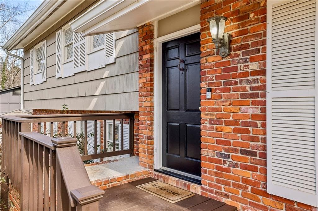 4 bedroom, 3 bathroom, 1,877 sq ft single family residence under contract at 6555 Williamson Drive, Atlanta, GA 30328 — photo 3