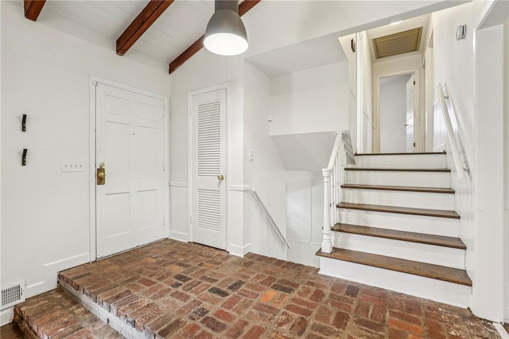 4 bedroom, 3 bathroom, 1,877 sq ft single family residence under contract at 6555 Williamson Drive, Atlanta, GA 30328 — photo 9