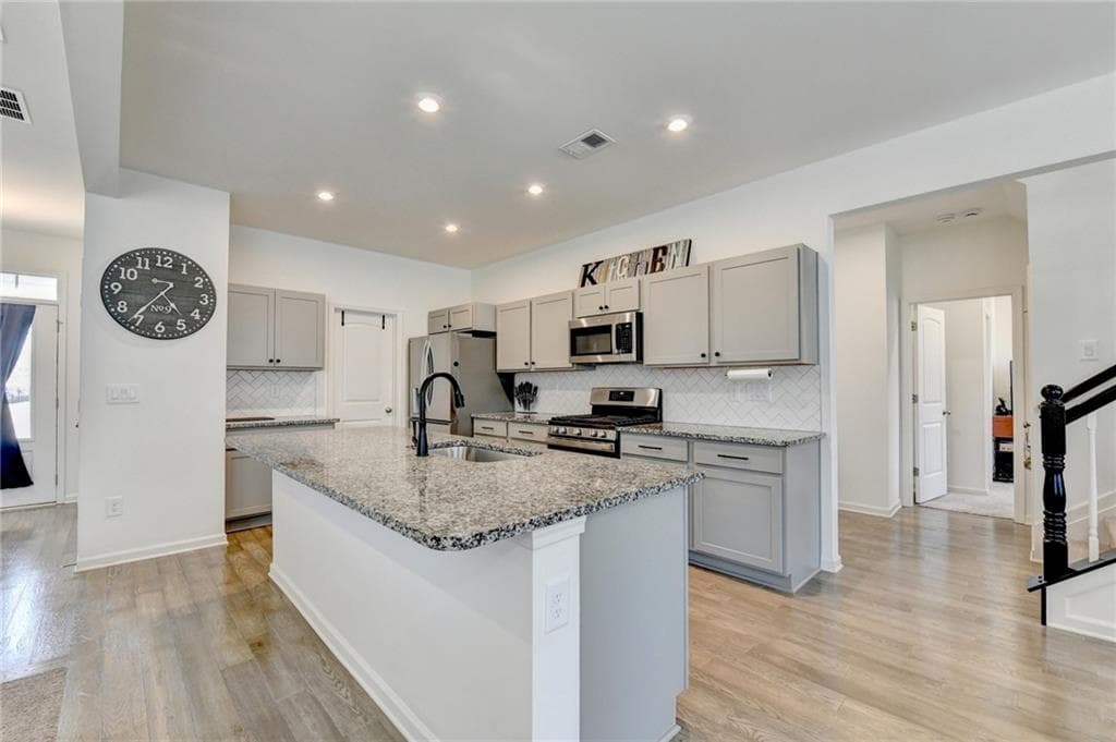 5 bedroom, 4 bathroom, 2,789 sq ft single family residence for sale at 611 Sugar Prairie Bend, Lawrenceville, GA 30045 — photo 7