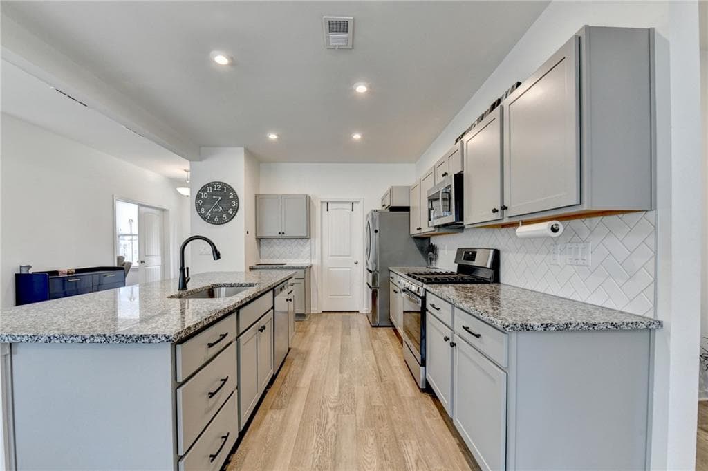 5 bedroom, 4 bathroom, 2,789 sq ft single family residence for sale at 611 Sugar Prairie Bend, Lawrenceville, GA 30045 — photo 9