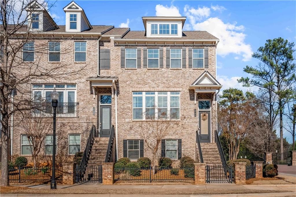 3 bedroom, 4 bathroom, 2,490 sq ft townhouse sold at 3736 Briar Lane, Atlanta, GA 30341
