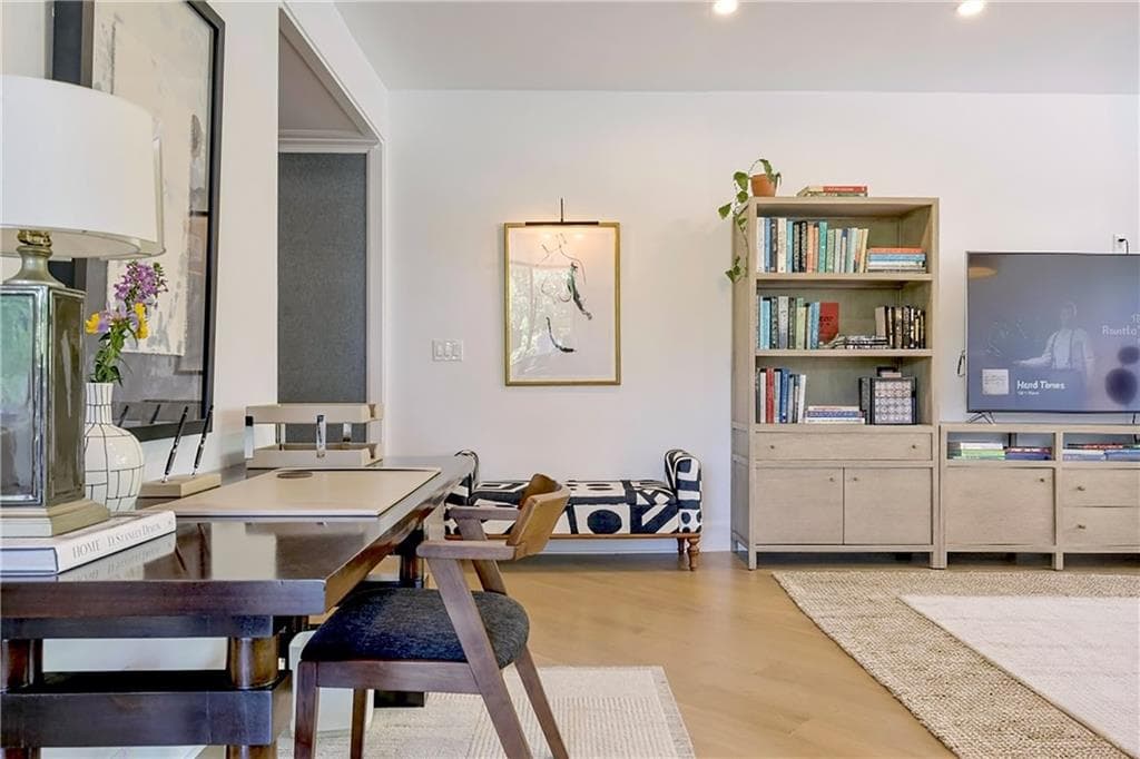 2 bedroom, 2 bathroom condominium for rent at 2575 Peachtree Road 7G, Atlanta, GA 30305 for $9,000 a month — photo 6