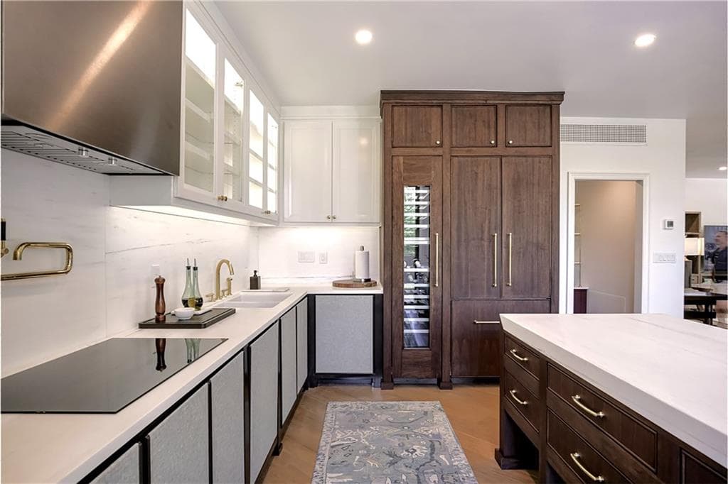 2 bedroom, 2 bathroom condominium for rent at 2575 Peachtree Road 7G, Atlanta, GA 30305 for $9,000 a month — photo 9