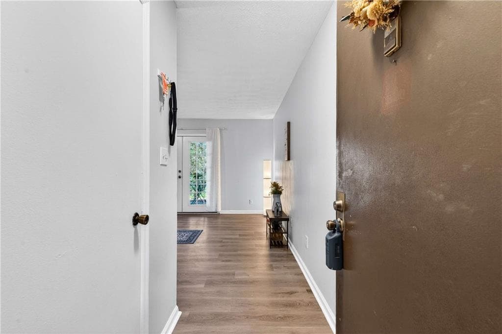 2 bedroom, 1 bathroom, 1,040 sq ft condominium for sale at 2396 Lawrenceville Highway G, Decatur, GA 30033 — photo 3