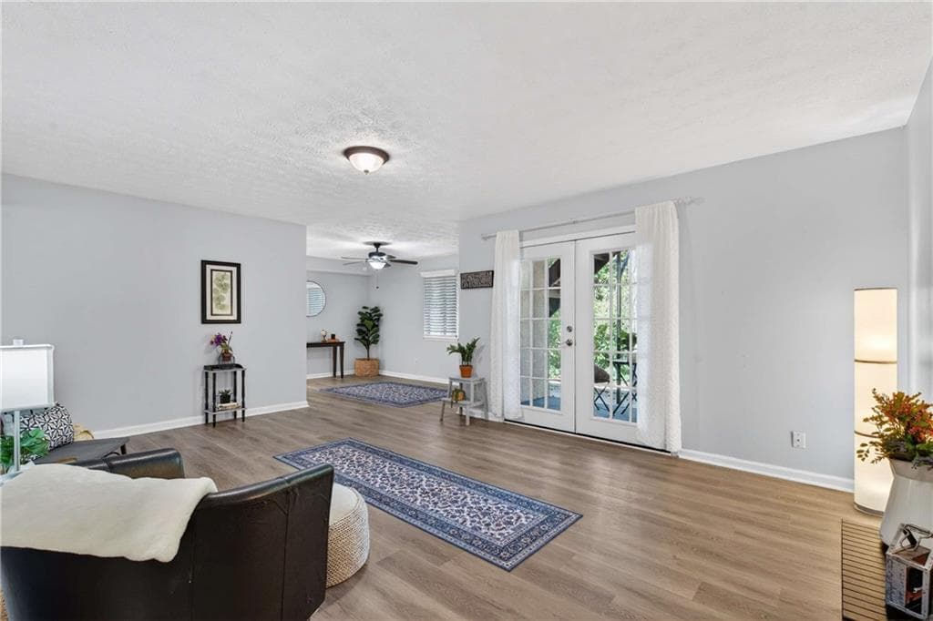2 bedroom, 1 bathroom, 1,040 sq ft condominium for sale at 2396 Lawrenceville Highway G, Decatur, GA 30033 — photo 5