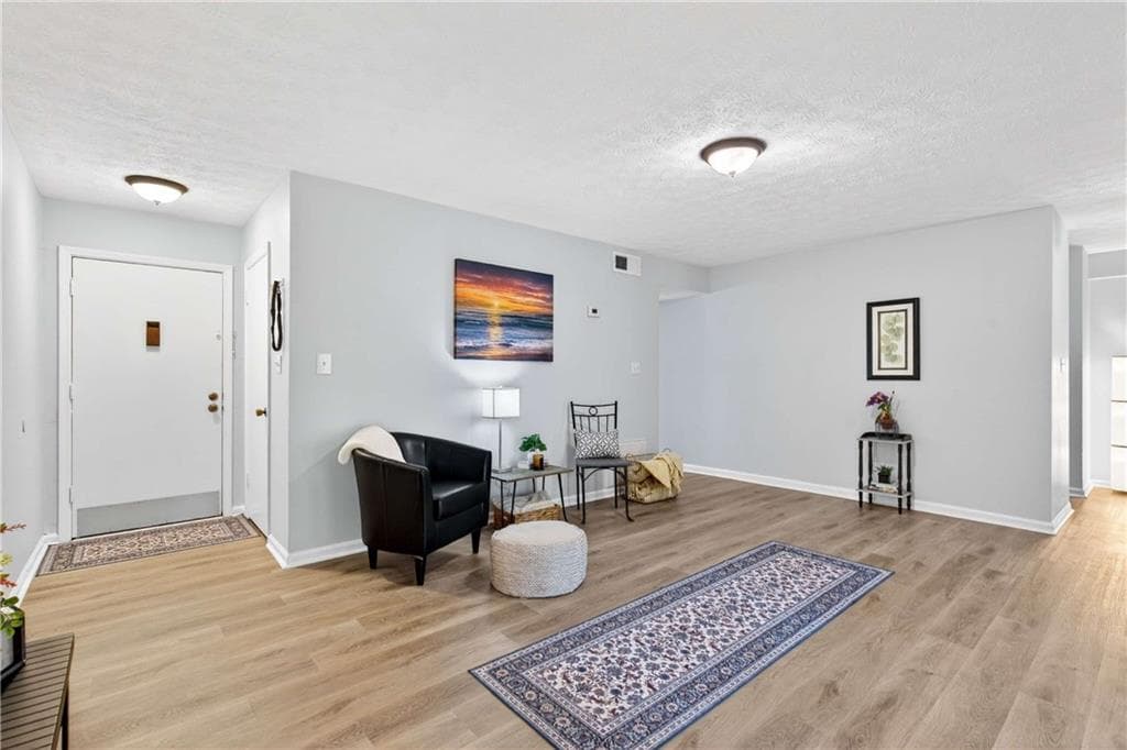 2 bedroom, 1 bathroom, 1,040 sq ft condominium for sale at 2396 Lawrenceville Highway G, Decatur, GA 30033 — photo 6